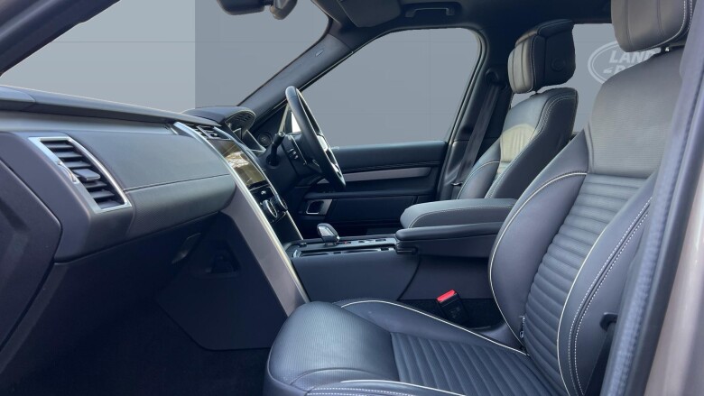 Land Rover Discovery 3.0 D300 R-Dynamic HSE 5dr Auto Diesel Station Wagon